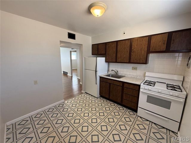 8502 Titchfield Court C, St Louis, MO 63123