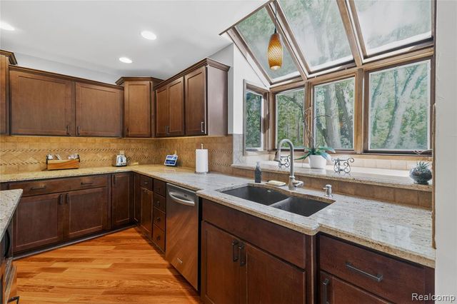 2555 Marion Acres Street, Commerce Twp, MI 48382