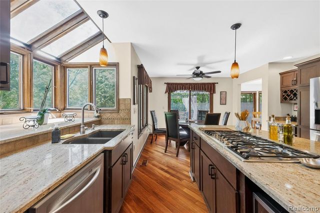 2555 Marion Acres Street, Commerce Twp, MI 48382
