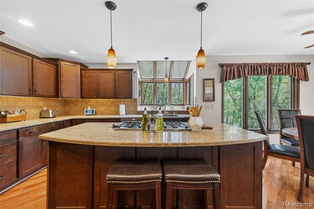 2555 Marion Acres Street, Commerce Twp, MI 48382