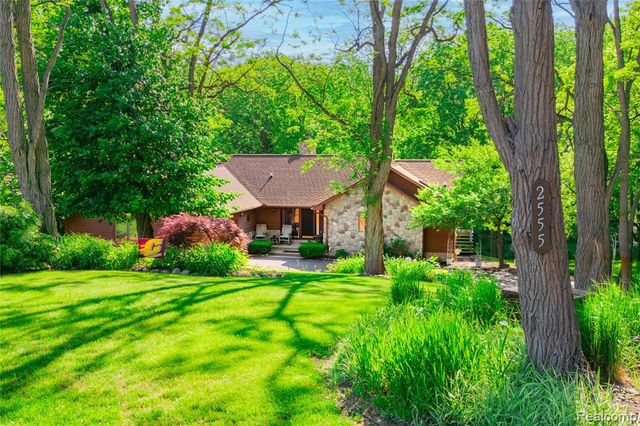 2555 Marion Acres Street, Commerce Twp, MI 48382