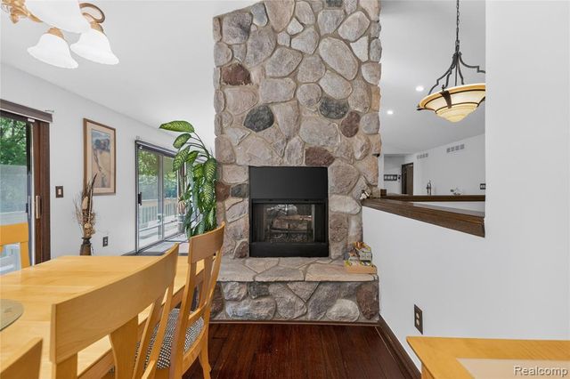 2555 Marion Acres Street, Commerce Twp, MI 48382