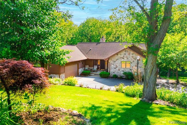 2555 Marion Acres Street, Commerce Twp, MI 48382