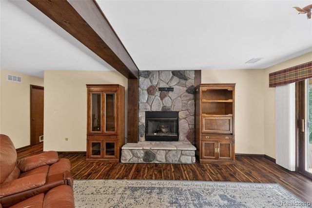 2555 Marion Acres Street, Commerce Twp, MI 48382