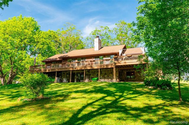 2555 Marion Acres Street, Commerce Twp, MI 48382