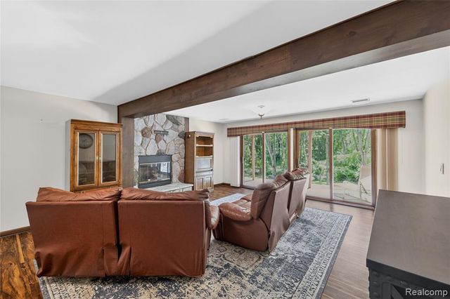2555 Marion Acres Street, Commerce Twp, MI 48382