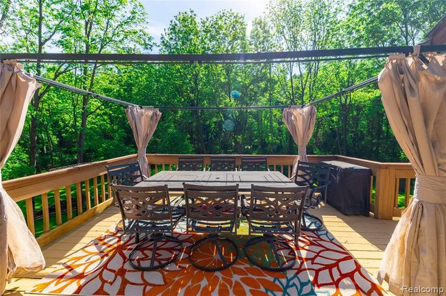 2555 Marion Acres Street, Commerce Twp, MI 48382