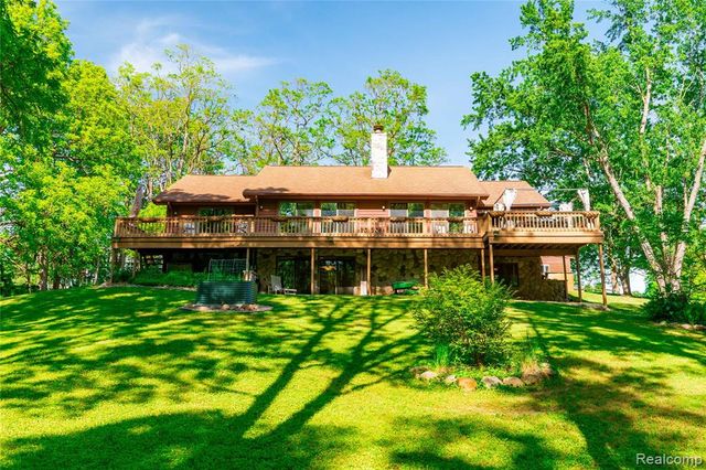 2555 Marion Acres Street, Commerce Twp, MI 48382