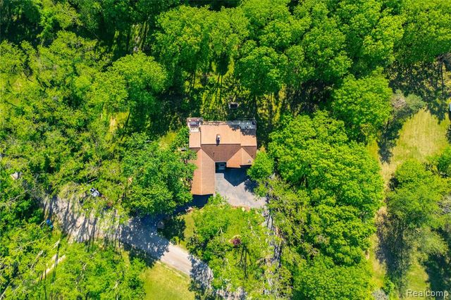 2555 Marion Acres Street, Commerce Twp, MI 48382