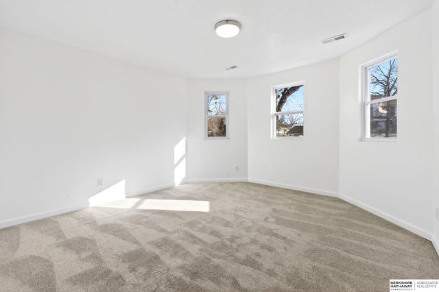 4624 N 37th Street, Omaha, NE 68111