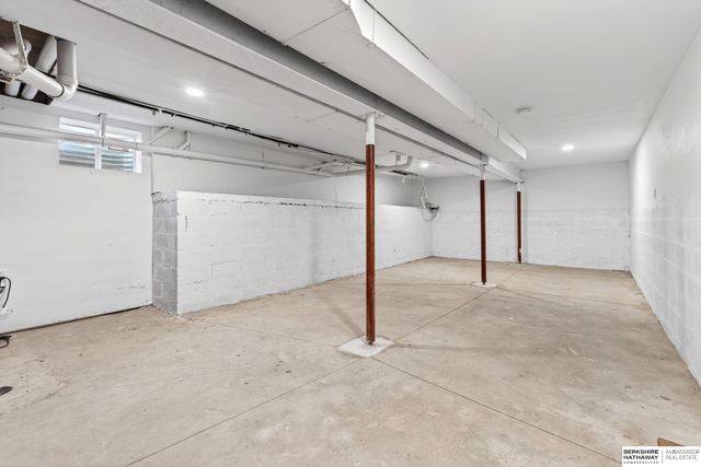 4624 N 37th Street, Omaha, NE 68111