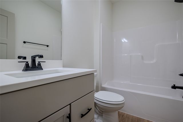 875 Harrington Way, Waukee, IA 50263