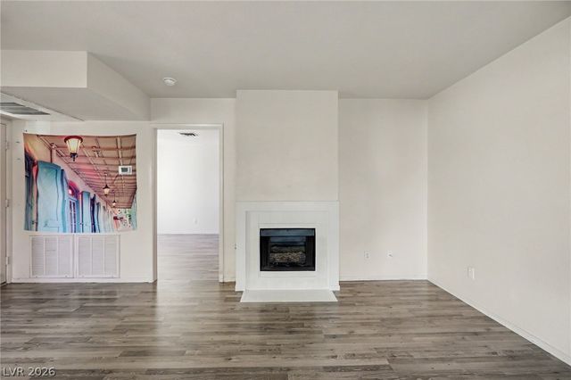 4889 South Torrey Pines Drive 201, Las Vegas, NV 89103