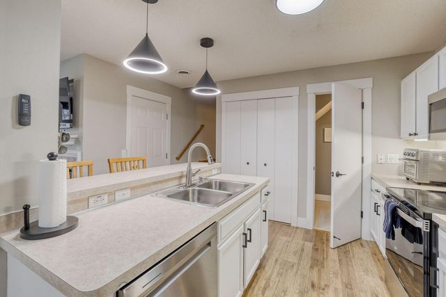 2123 Grenadier Avenue N, Oakdale, MN 55128