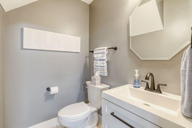 2123 Grenadier Avenue N, Oakdale, MN 55128