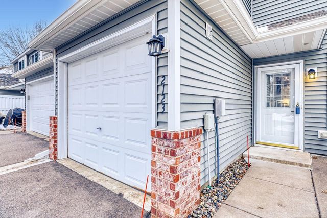 2123 Grenadier Avenue N, Oakdale, MN 55128