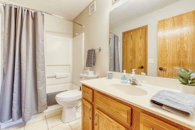 2123 Grenadier Avenue N, Oakdale, MN 55128