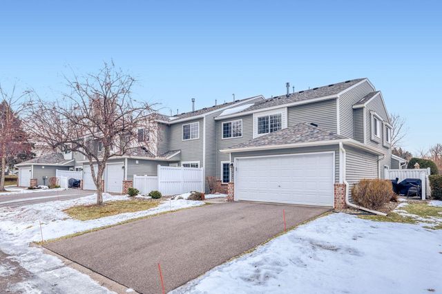 2123 Grenadier Avenue N, Oakdale, MN 55128