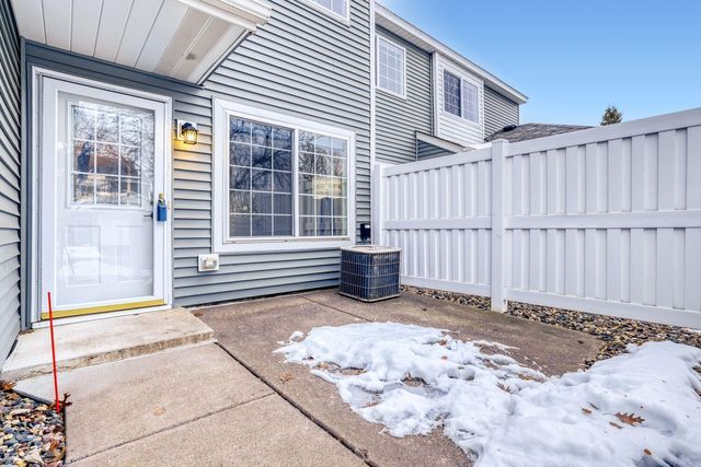 2123 Grenadier Avenue N, Oakdale, MN 55128