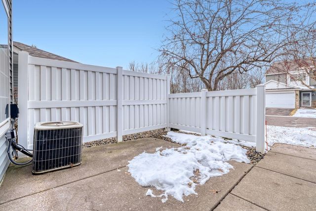 2123 Grenadier Avenue N, Oakdale, MN 55128