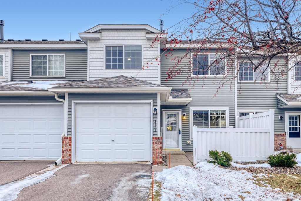 2123 Grenadier Avenue N, Oakdale, MN 55128