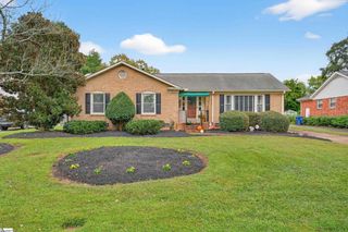 208 Saint Matthews Lane, Spartanburg, SC 29301