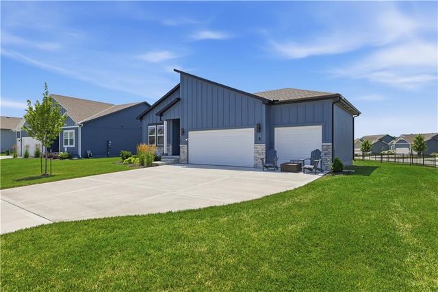 1543 Arbor Valley Drive, Lee's Summit, MO 64082