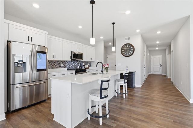 1543 Arbor Valley Drive, Lee's Summit, MO 64082