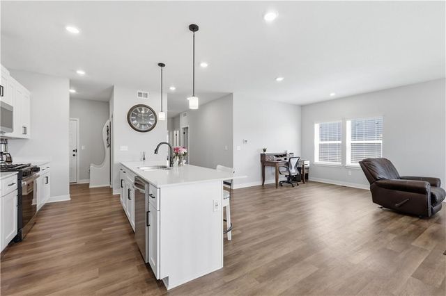 1543 Arbor Valley Drive, Lee's Summit, MO 64082