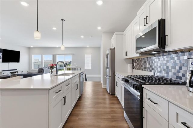 1543 Arbor Valley Drive, Lee's Summit, MO 64082