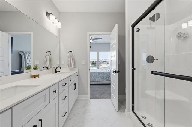 1543 Arbor Valley Drive, Lee's Summit, MO 64082