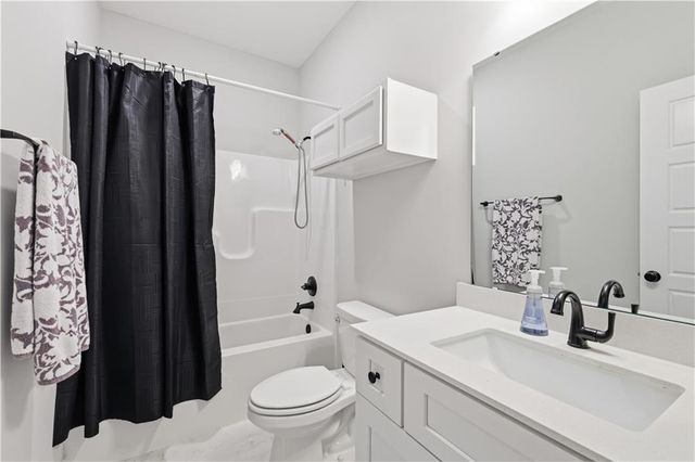 1543 Arbor Valley Drive, Lee's Summit, MO 64082