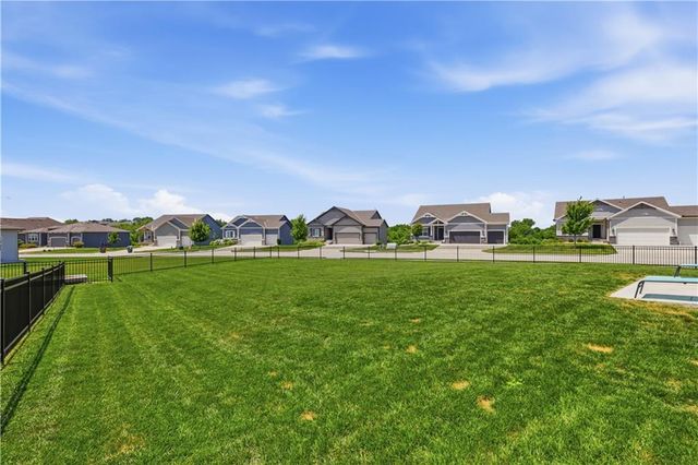 1543 Arbor Valley Drive, Lee's Summit, MO 64082