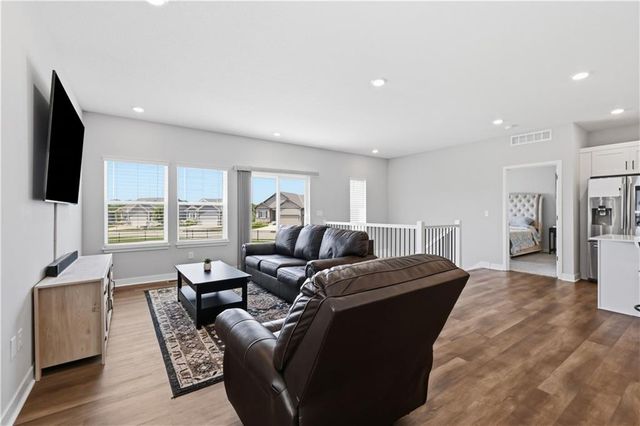 1543 Arbor Valley Drive, Lee's Summit, MO 64082