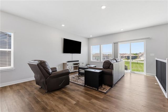 1543 Arbor Valley Drive, Lee's Summit, MO 64082