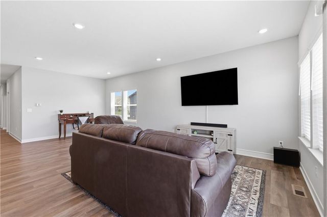 1543 Arbor Valley Drive, Lee's Summit, MO 64082