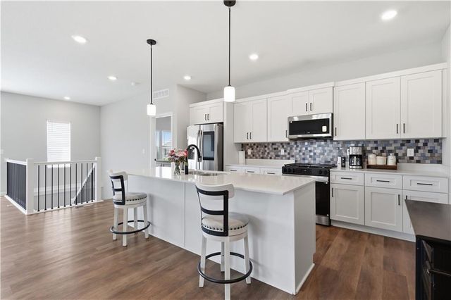 1543 Arbor Valley Drive, Lee's Summit, MO 64082