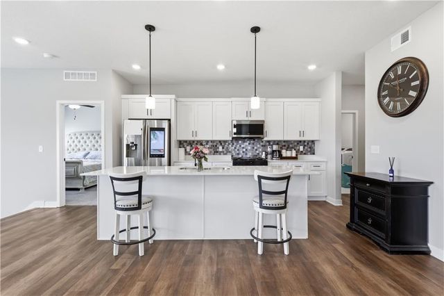 1543 Arbor Valley Drive, Lee's Summit, MO 64082