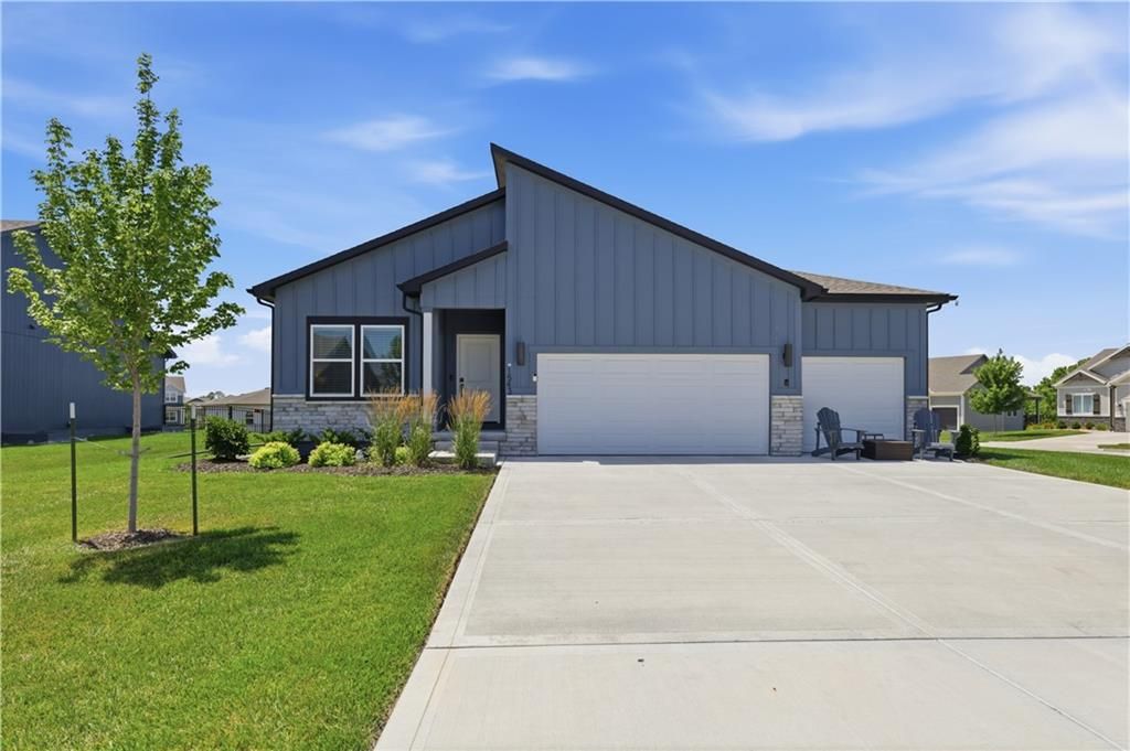 1543 Arbor Valley Drive, Lee's Summit, MO 64082