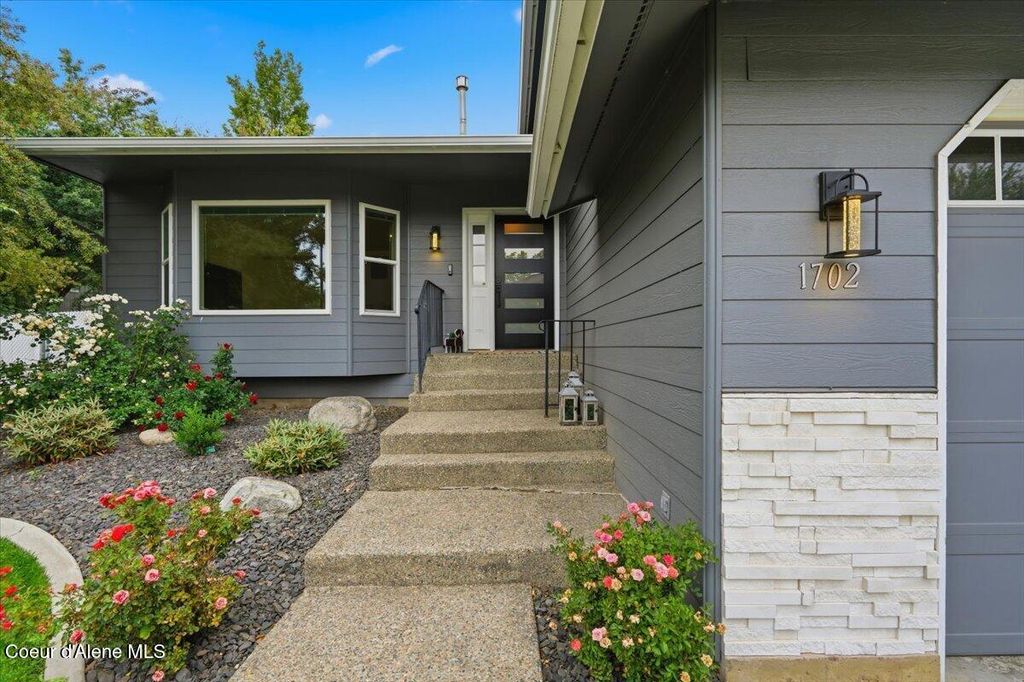 1702 N Autumn Crest CT, Post Falls, ID 83854