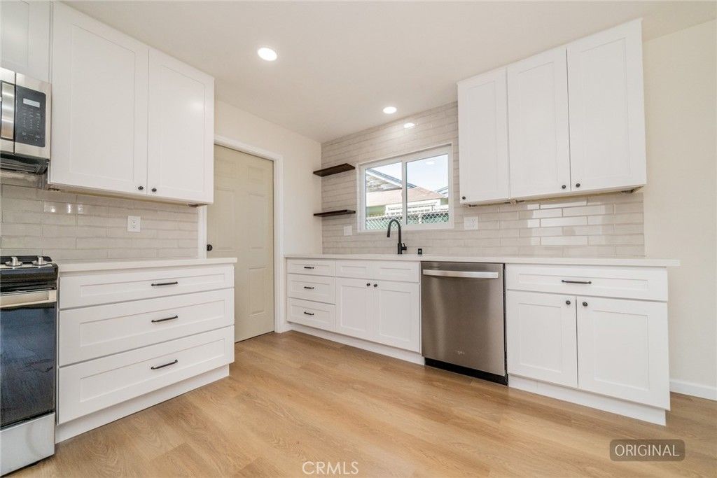Image 10 of property listing at 1227 Jadestone Lane, Corona, CA 92882