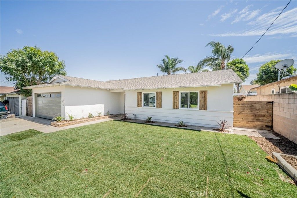 Image 3 of property listing at 1227 Jadestone Lane, Corona, CA 92882