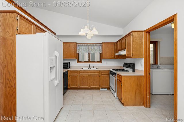 20071 Ridgeway Court, Clinton Charter Township, MI 48038