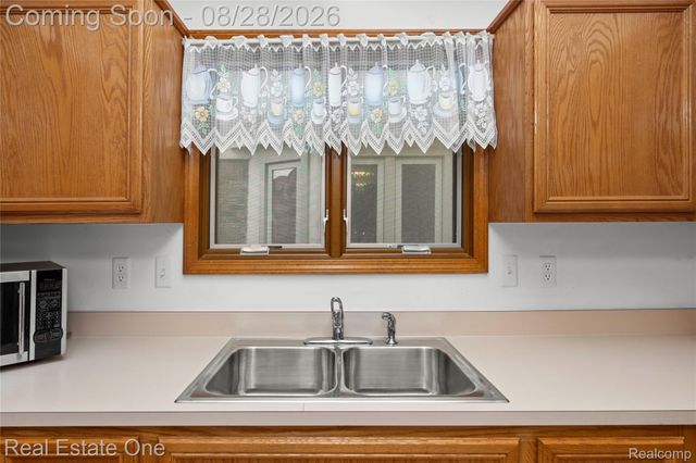 20071 Ridgeway Court, Clinton Charter Township, MI 48038