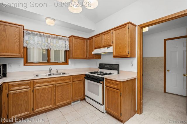 20071 Ridgeway Court, Clinton Charter Township, MI 48038