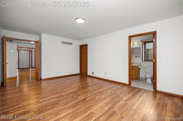 20071 Ridgeway Court, Clinton Charter Township, MI 48038