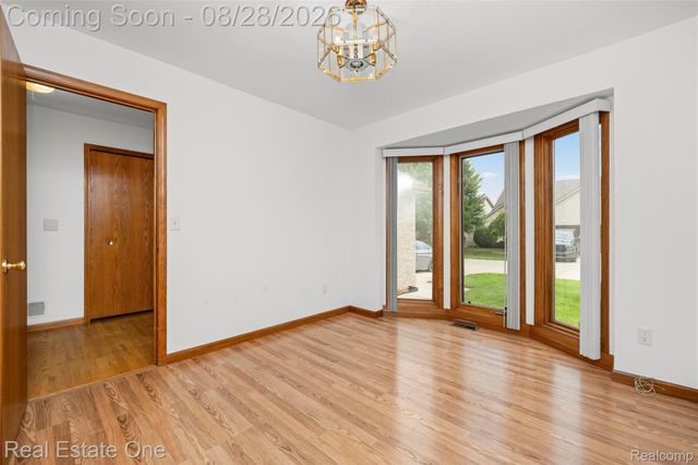 20071 Ridgeway Court, Clinton Charter Township, MI 48038