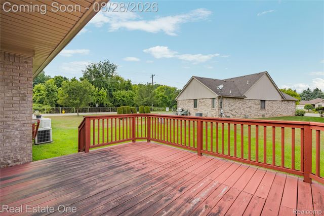 20071 Ridgeway Court, Clinton Charter Township, MI 48038