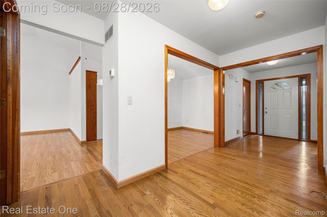 20071 Ridgeway Court, Clinton Charter Township, MI 48038