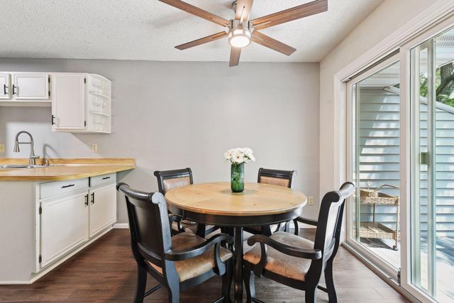 1042 Pontiac Lane, Chanhassen, MN 55317